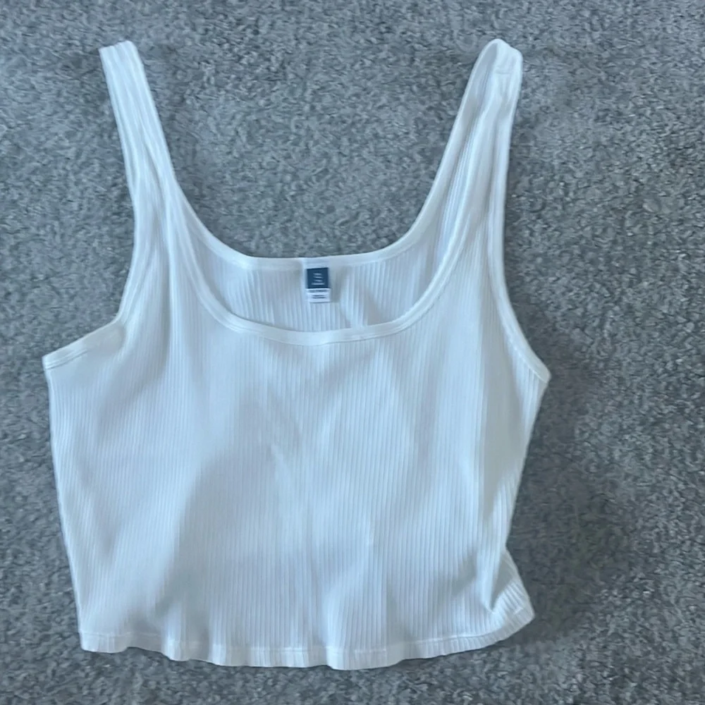 Old Navy Cropped Tank Top - Picture 1 of 1